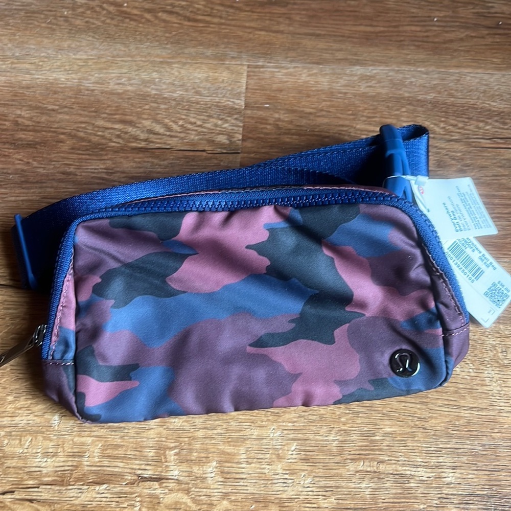 Lululemon Everywhere Belt Bag